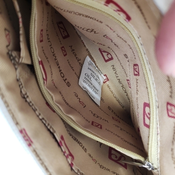 STONE Mountain NWOT Crossbody Wristlet Adjustable Strap White and Tan Woven - Picture 9 of 16